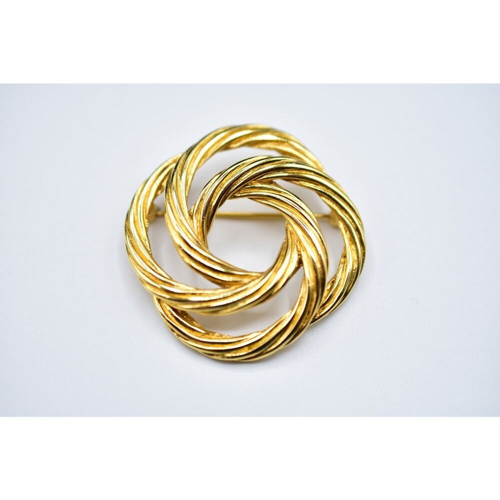 Monet Vintage Round Linked Circle Brooch Pin Gold Textured 1.5" Signed 80s Bin5